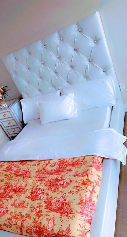 Luxury 2 Bedroom Condo Торонто Экстерьер фото